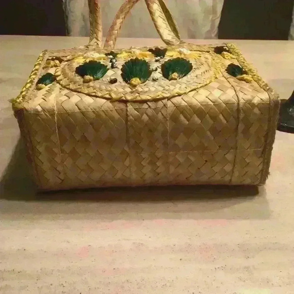 Straw Purse - Picture 6 of 8